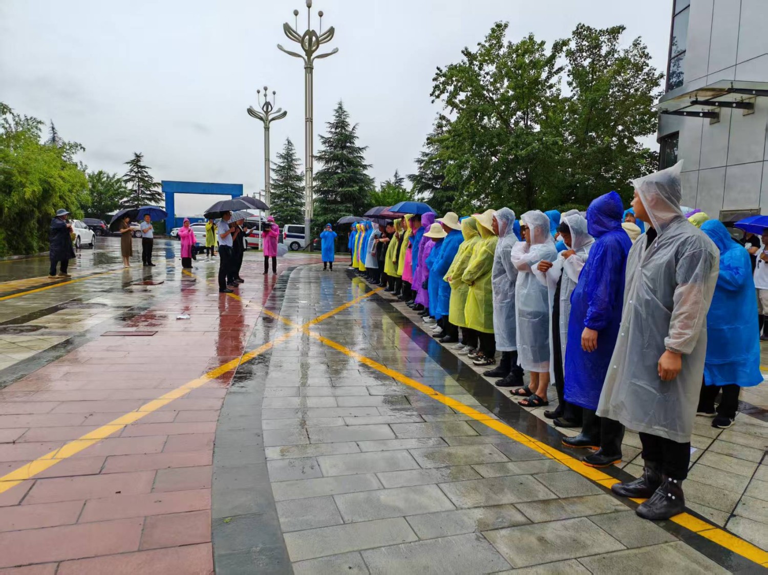 西康高铁存车库项目建设：依法拆除助力，打通征迁“最后半里程”
