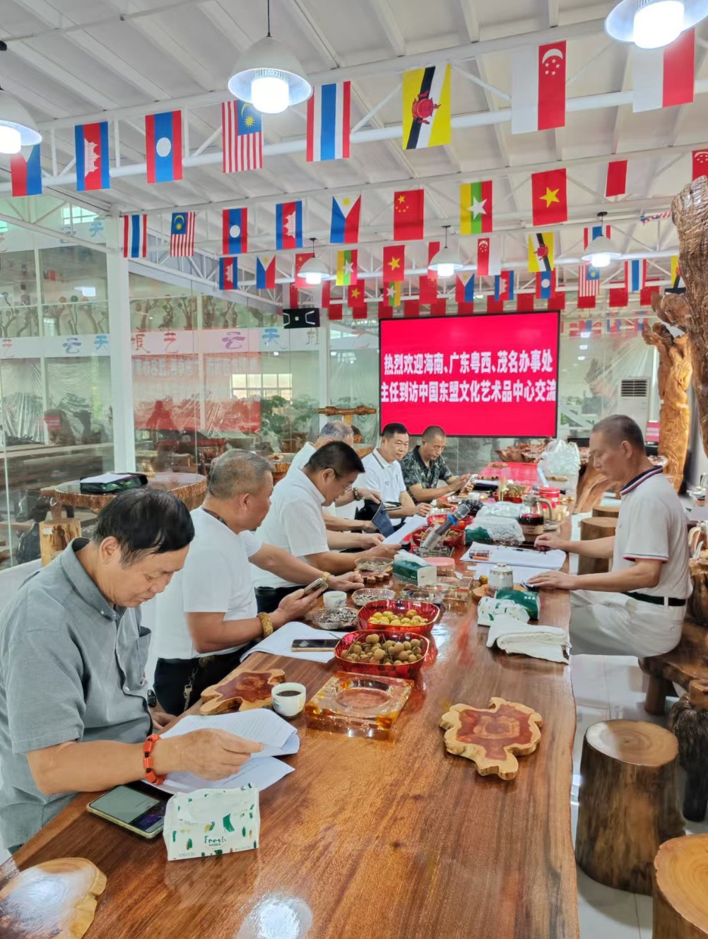 中国东盟文化艺术品中心工作交流会在南宁召开 凝聚共识共促文化艺术品事业发展