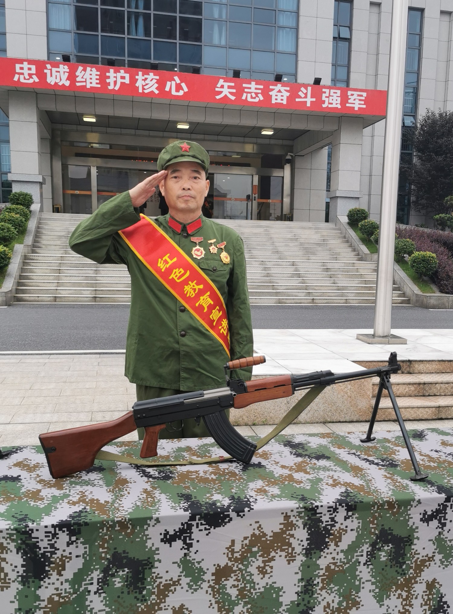 刘泽湘“平凡中坚守老兵初心”