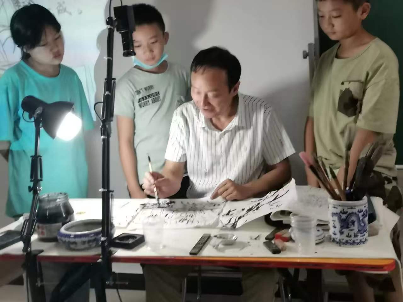 国画瀚墨美汉阴 一一汉阴县老年大学公益国画班掠影