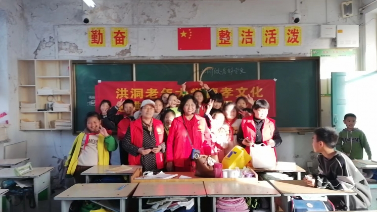洪洞县青年志愿者协会联合老年大学德孝文化经典读书班 走进西街小学