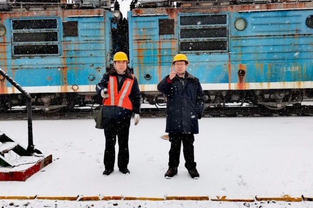 山西介休：车载设备车间迎风战雪，逆行而上