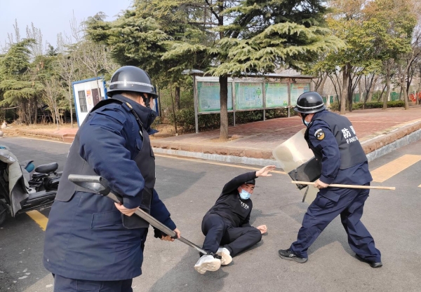 安全演练 守护成长 ——山东省枣庄市市中区逸夫小学西校开展安全防暴演练活动